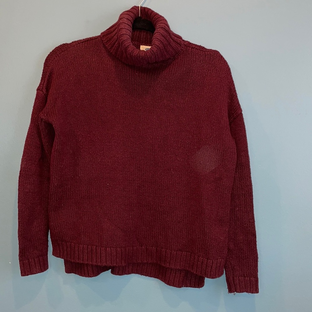 Burgundy turtle neck sweater💥